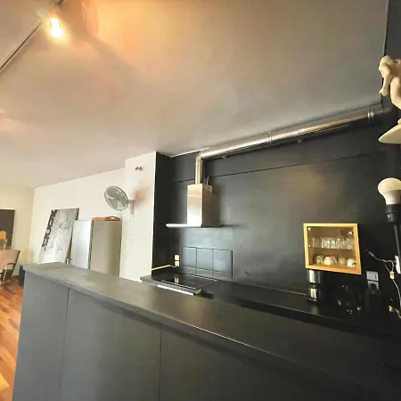 Artistic 2 Bedroom Apt In Centre! La1