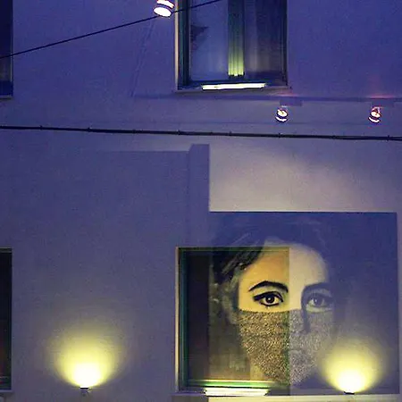 Artistic 2 Bedroom Apt In Centre! La1 * Atény